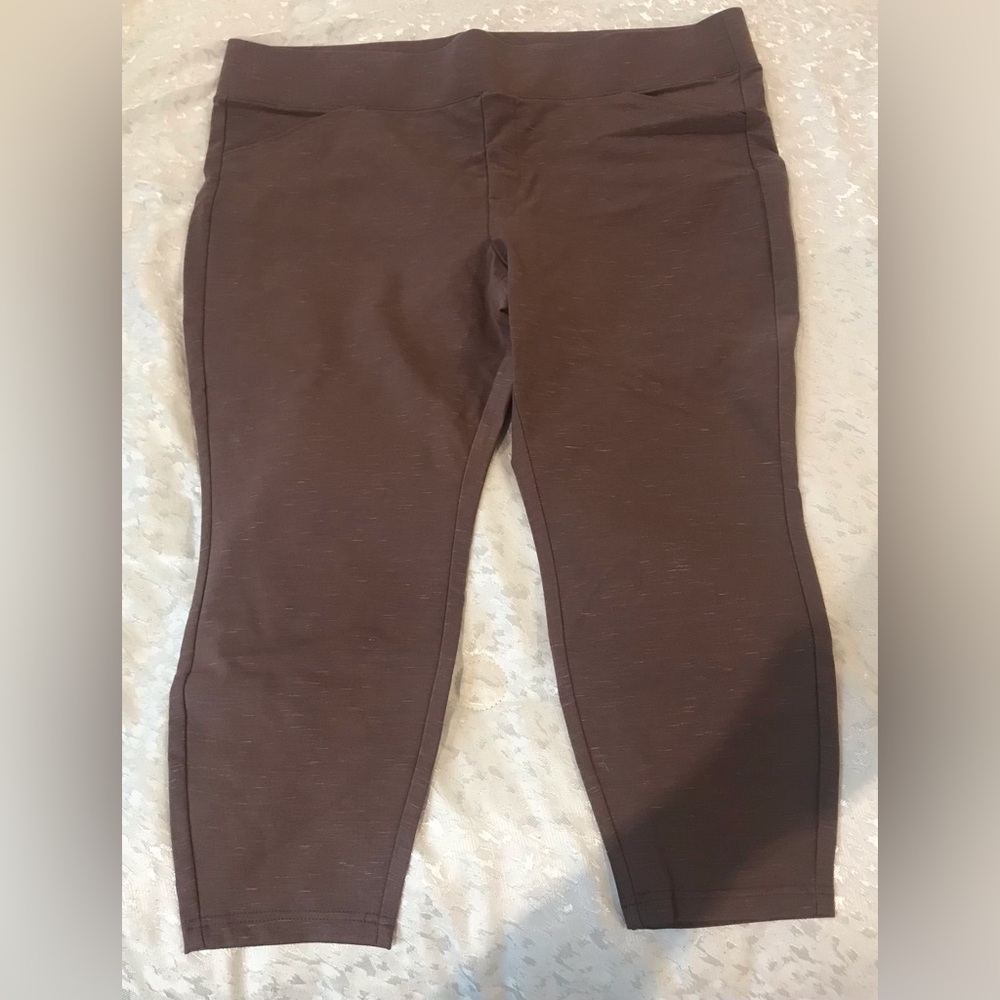 Torrid pixie capris NWOT